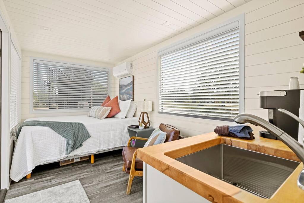 New The Sunset Luxury Container Home Fredericksburg Bagian luar foto